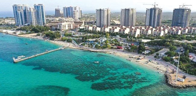 مناطق آزاد ایران منتظر تغییر و تحولات بزرگ  و جراحی اقتصادی پزشکیان