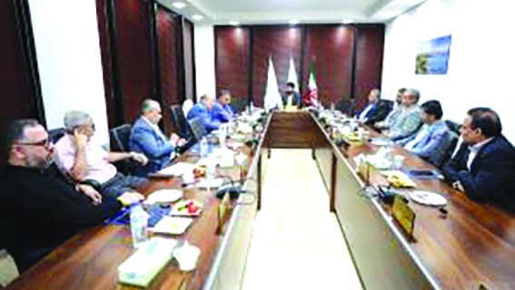 دیدار سرپرست شرکت عمران، آب و خدمات با اعضای مجمع سازندگان کیش