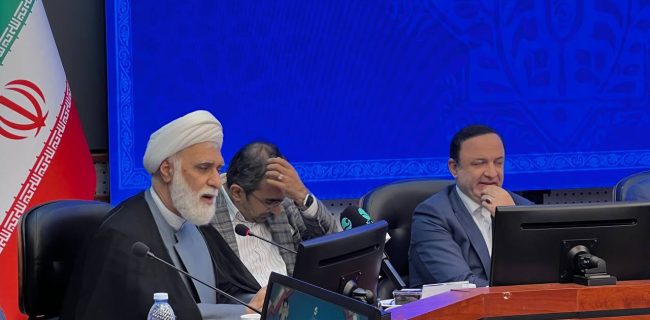 انتقاد امام جمعه، از افزایش استخدام نیروهای اداری غیربومی در کیش