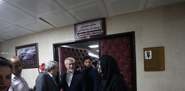 سالن همایش بیمارستان کیش به نام دکتر بابک فتح آبادی نامگذاری شد