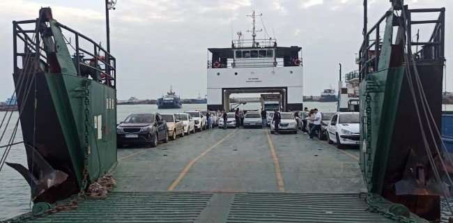 تسهیل خروج ۱۴ هزار دستگاه خودرو از کیش با همکاری نیروی انتظامی تسهیل خروج ۱۴ هزار دستگاه خودرو از کیش با همکاری نیروی انتظامی